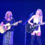 Taylor Swift and Lisa Kudrow Sing Smelly Cat at Staples Center