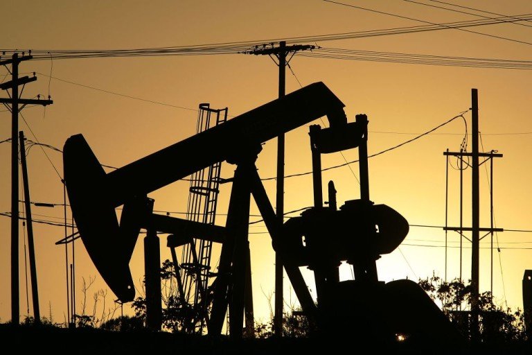 Oil Prices Drop Further on Oversupply Concerns