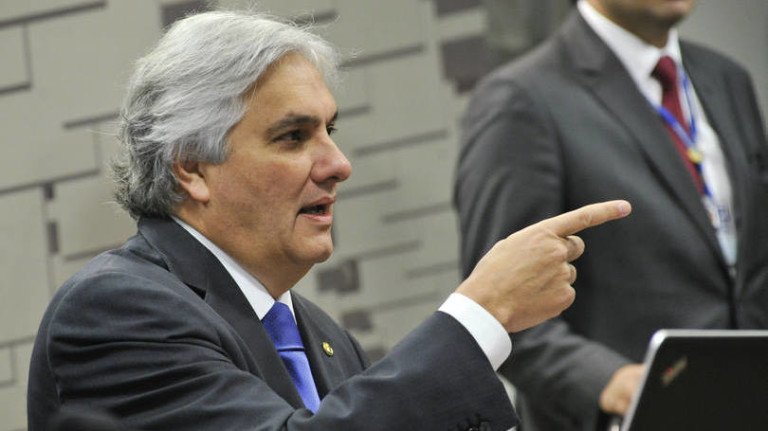 Brazil: Dilma Rousseff Sues Senator Delcidio Amaral over Corruption Claims