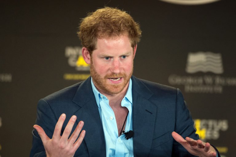 Prince Harry and Meghan Markle Make First Appearance Together at Invictus Games