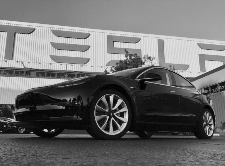 Tesla Refutes Reports of CEO Replacement Search, Reaffirms Confidence in Elon Musk