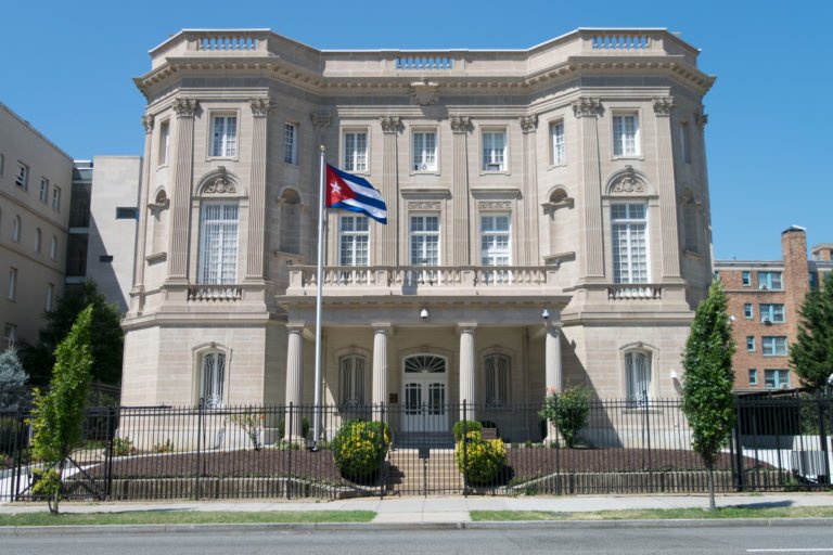 US Expels Two Cuban Diplomats after Mystery Incidents in Havana