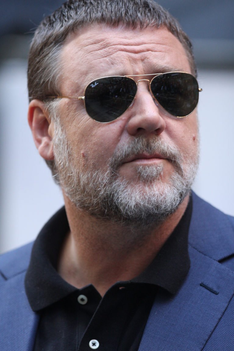 Russell Crowe Held “Art of Divorce Auction” in Sydney