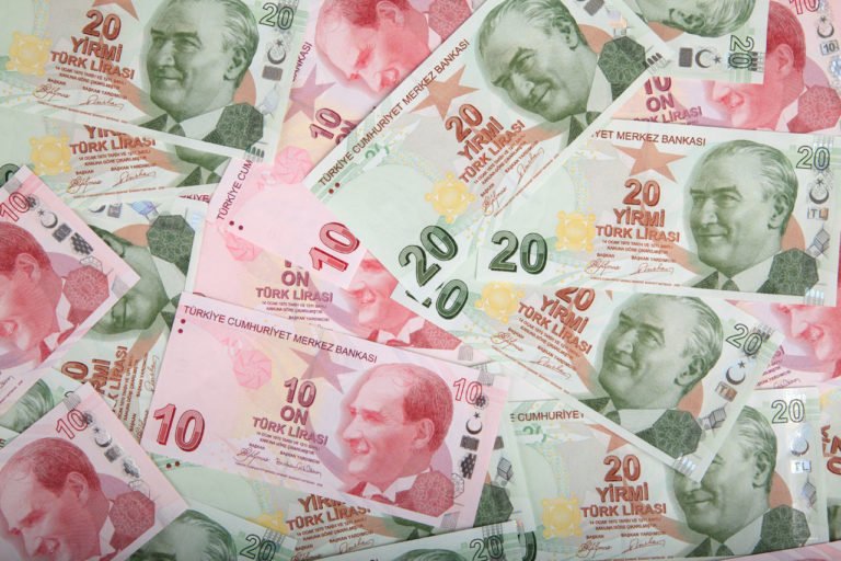 Turkish Lira Crisis: Government Bans Use of Foreign Currency in Property Market