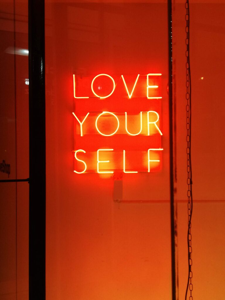 <strong>6 Tips to Practice Self-Love</strong>