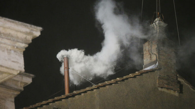 “Habemus Papam!” White Smoke Signals New Pope Elected as Cheers Erupt in St. Peter’s Square