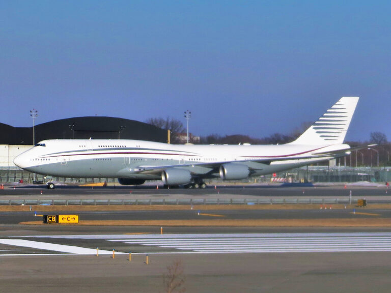 Is Trump Administration Allowed to Accept $400 Million Luxury Boeing 747-8 Jet from Qatar?