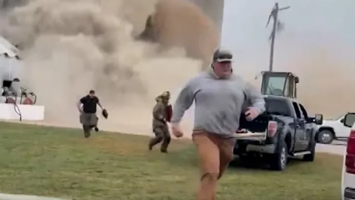 silocollapse-pw87b9 Illinois grain silo collapse