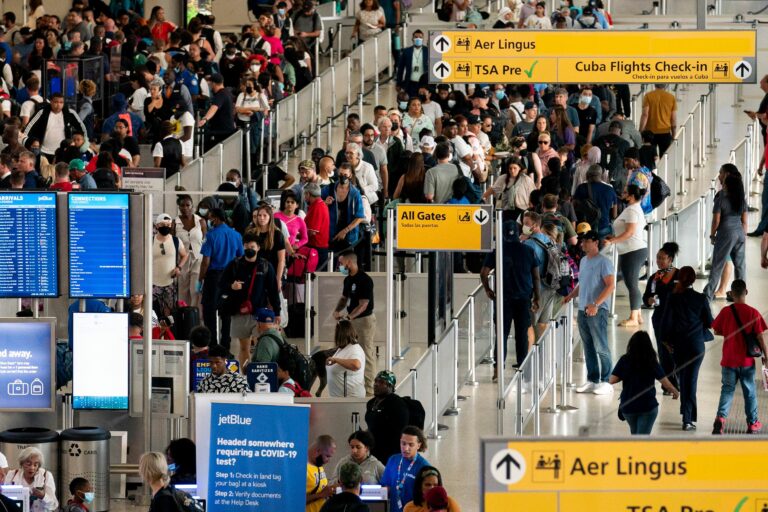 US Airspace Chaos Erupts as Thousands of Flights Canceled Amid Controller Shortages