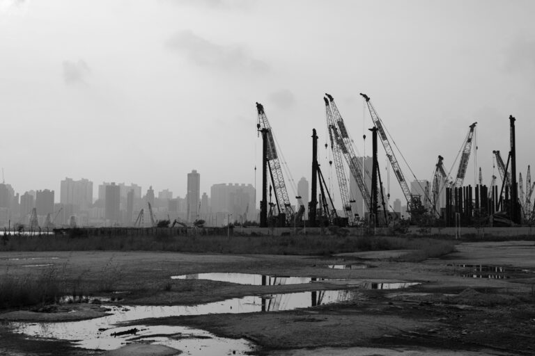 Navigating a Murky Economic Landscape: Data Gaps, Fed Dilemmas, and the Allure of Policy Gimmicks