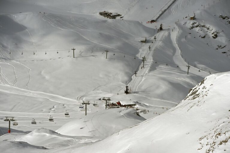 Eight Dead on ‘Black Saturday’ as Avalanches Tear Through Austrian Resorts