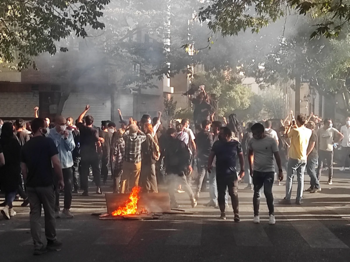 Iran students protest
