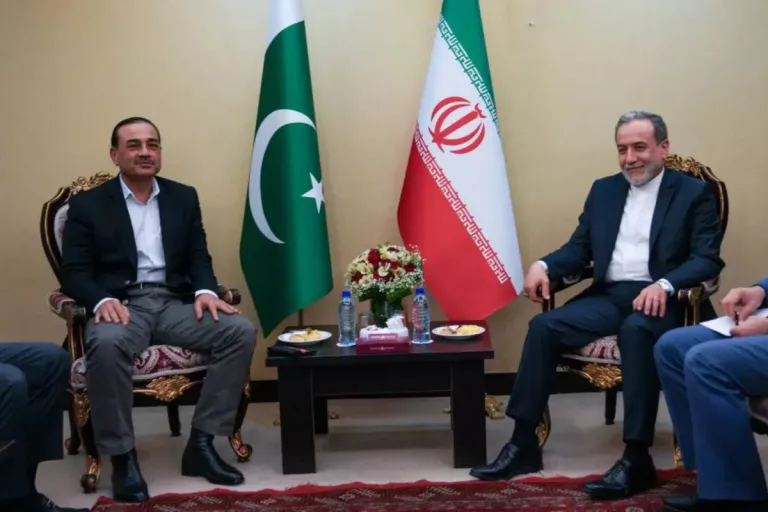 Trump Abruptly Scraps Envoys’ Trip to Pakistan for Iran War Talks