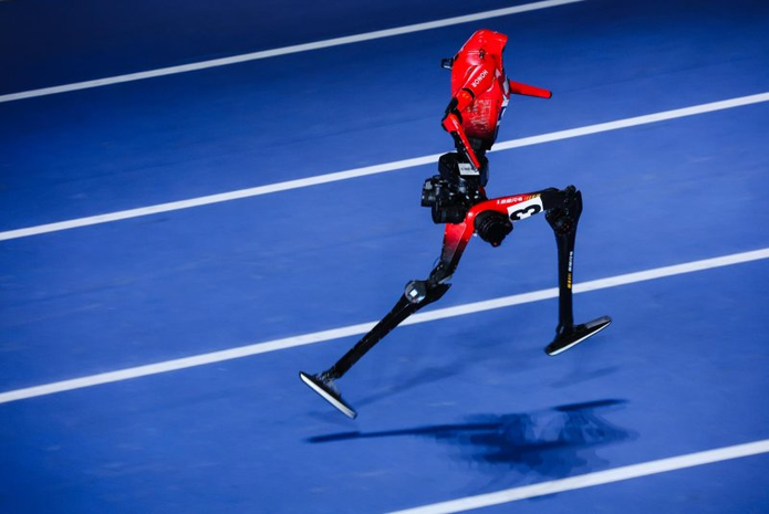 Lightning robot 100 m