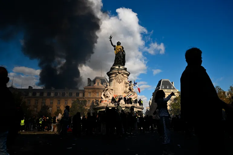 Over 1,200 Arrested as Cost-of-Living Riots Devastate French Cities
